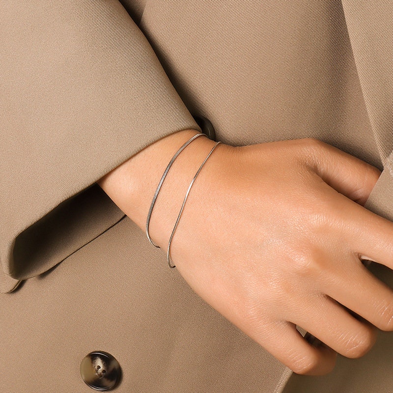 gold herringbone snake chain bracelet texture detail