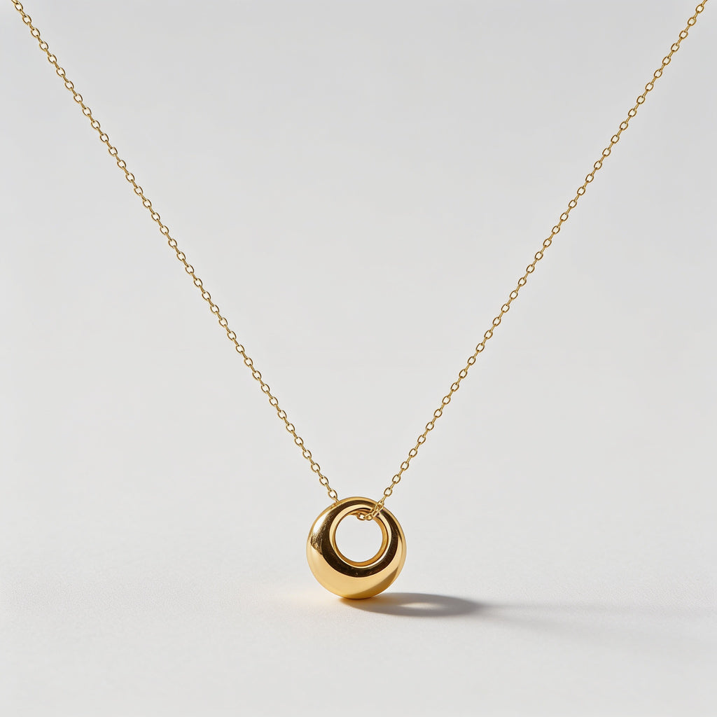 Circle Pendant Daily Necklace – Millie